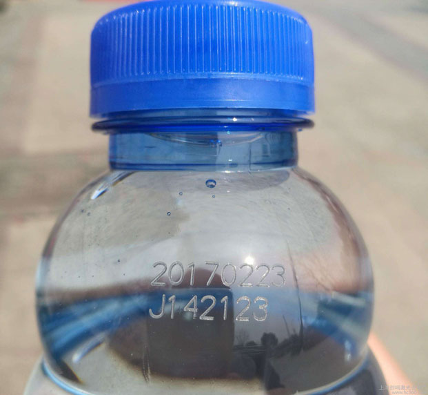 饮料瓶罐激光打标机在瓶身瓶盖二维码日期上的应用分析